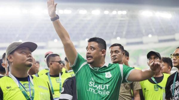 Aksi Bobby Nasution Redakan Amarah Suporter PSMS: Rela Lepas Jersey di Lapangan