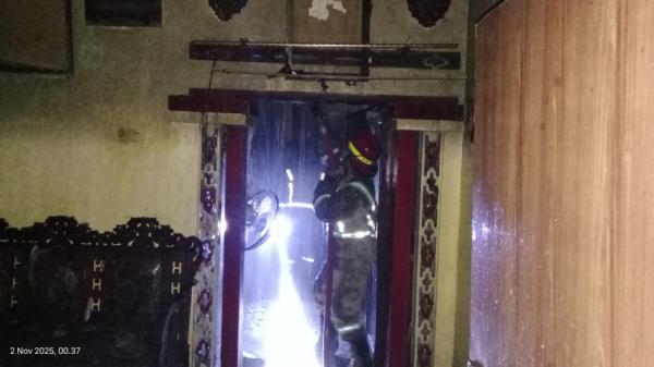 Korsleting Listrik, Satu Unit Rumah Ludes Terbakar di Desa Nglele Sumobito Jombang