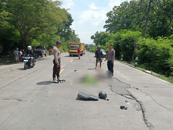 Tabrakan Maut Motor vs L300 di Jalan Bojonegoro–Ngawi, Pengendara Tewas di TKP
