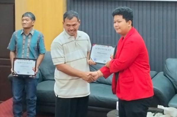 Dulu Berlumpur, Kini Berjas! Petani Asal Pangandaran Jadi Dosen Kehormatan, Bikin Bangga Indonesia