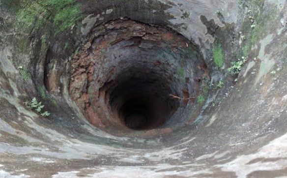 Pencari Rosok di Ponorogo Tercebur Sumur Tua, Begini Kondisinya