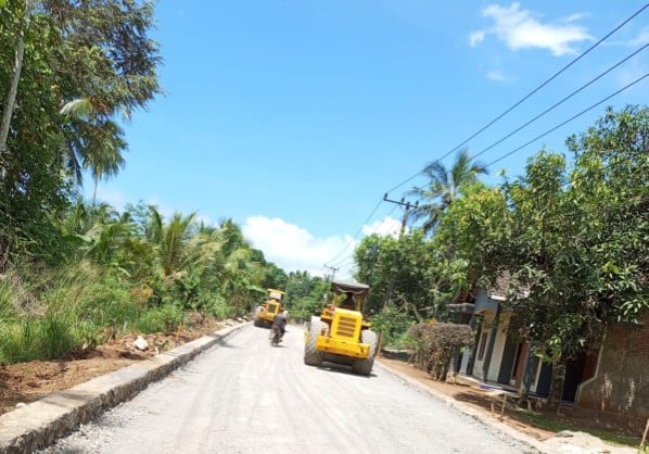 Jalan Sukawaris-Tanjungan Dibangun, Warga Apresiasi Program Inpres Jalan Daerah