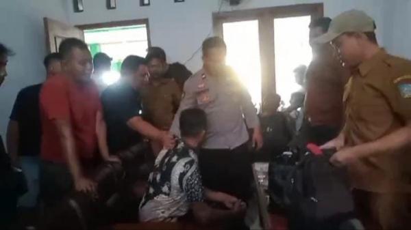 Tepergok Sedang Maling Pompa Air di Musala, Pria Ini Ditangkap Warga Jombang