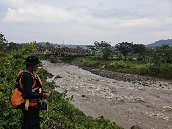 Tragedi KKN! Enam Mahasiswa UIN Walisongo Hanyut di Sungai Jolinggo, Tiga Tewas