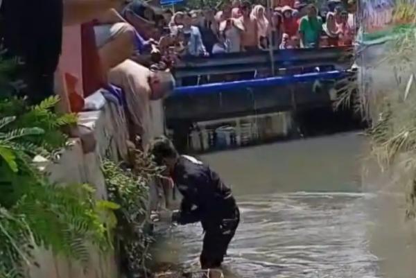 Diduga Hasil Hubungan Gelap ! Jasad Bayi Ditemukan di Kali Jantung Cimanggis Depok