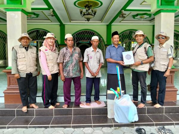 Masjid Auto Kinclong! Warga Semarang dan Relawan Gotong Royong Lawan Sisa Banjir