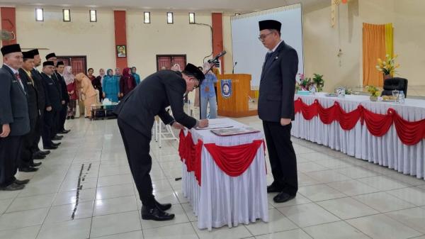 Loyalitas Itu Bukan Anti Kritik! Pesan Pedas Bupati Markus untuk Pejabat yang Baru Dilantik