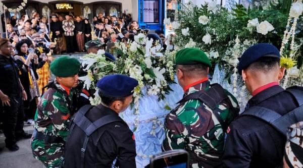 Prosesi Haru Pelepasan Jenazah Raja PB XIII, Jokowi Saksikan di Loji Gandrung