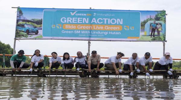Dari Jakarta ke Bekasi Naik Listrik, Pulangnya Tanam Mangrove! Seru Bareng Green SM