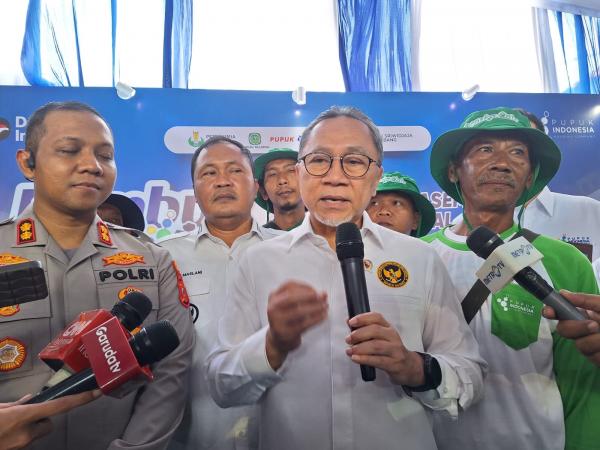 Zulhas Pastikan Harga Pupuk Subsidi Turun, Pabrik Baru Dibangun Tanpa Uang Negara