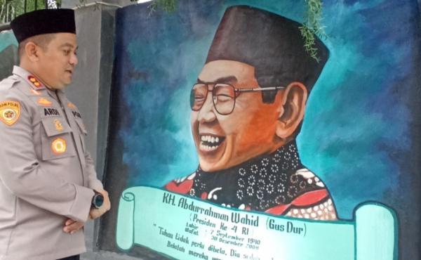 AKBP Ardi Ungkap Sosok Gus Dur Dapat Gelar Pahlawan, Anggota Polres Jombang Diminta Meneladani