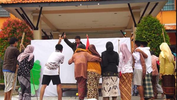 Teater Lakarsantri Berjuang, Cara Siswa SMA di Surabaya Nyalakan Semangat Pahlawan Lewat Seni