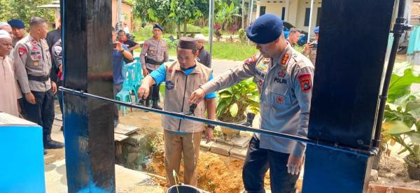 Dansat Brimob Polda Babel Resmikan Sumur Bor Warga Tanjung Gunung