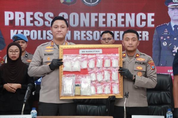 Polres Jember Sita 1 Kg Sabu dan 300 Ekstasi dari Jaringan Lintas Pulau