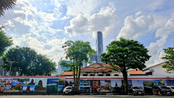 Keaslian Material Hambat Renovasi Gedung Negara Grahadi Sisi Barat