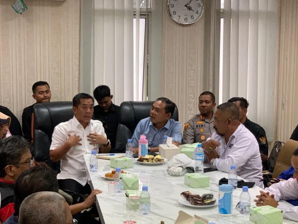 Bupati Aep dan Serikat Buruh Sepakati Evaluasi Perbup Pemagangan Karawang dalam 14 Hari