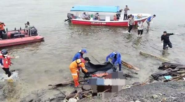 Mayat Pria Terdampar Tanpa Baju Gegerkan Warga Pulau Lae-Lae Makassar, Tim SAR Evakuasi