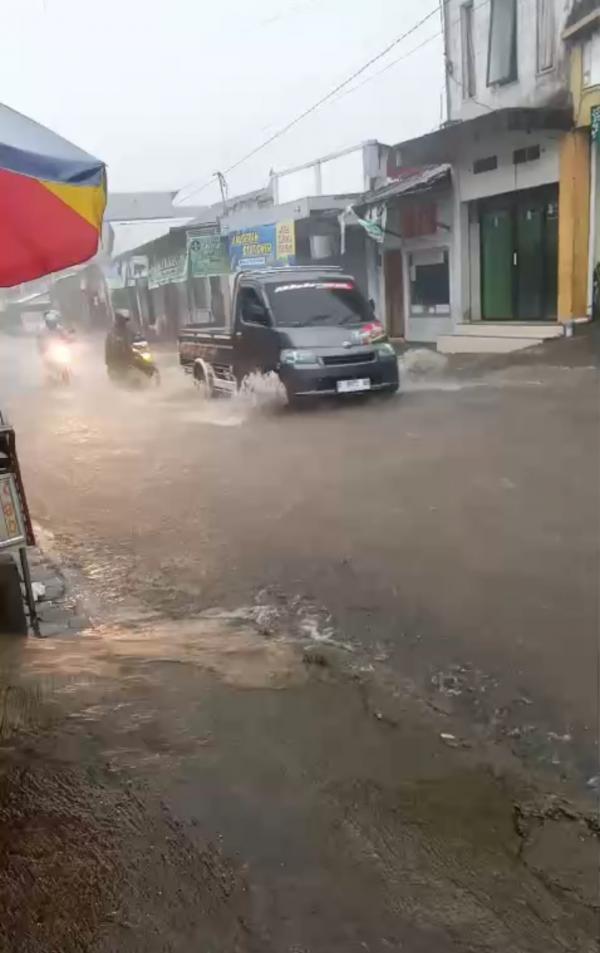 Hujan Deras Landa Bondowoso, Akibatkan Banjir di Sejumlah Kecamatan