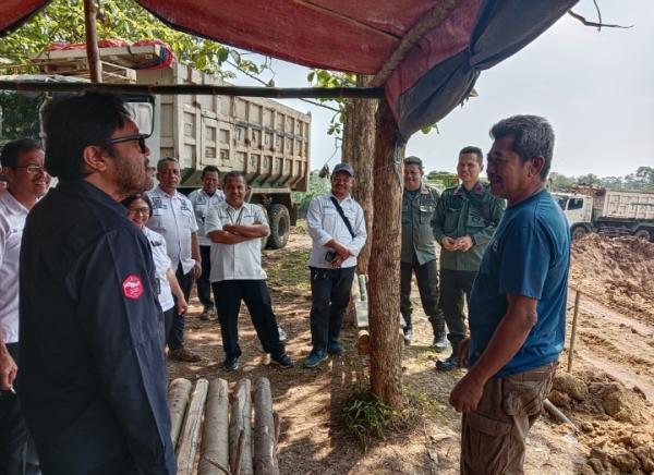 Warga Keluhankan Debu dan Jalan Kotor, Ono Surono Stop Galian Ilegal di Indramayu