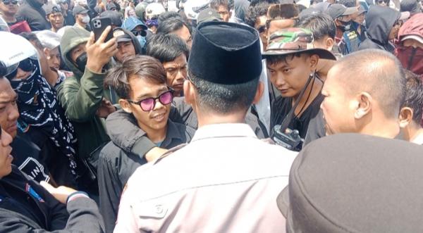 22 Tahun Dibiarkan Terlunta, Warga Pulo Ampel Mengamuk Tuntut Keadilan