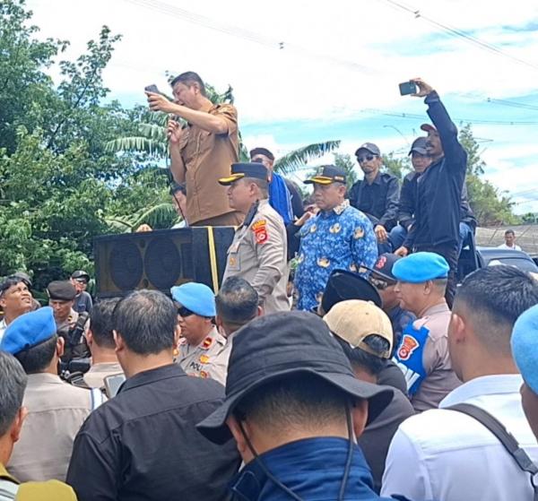 Gelombang Massa Kepung Jalan Nasional, Aksi Bojonegara–Puloampel Makin Memanas