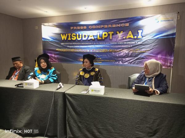 Level Up! Novita-Inggrid Kansil Bikin Bangga di Wisuda YAI