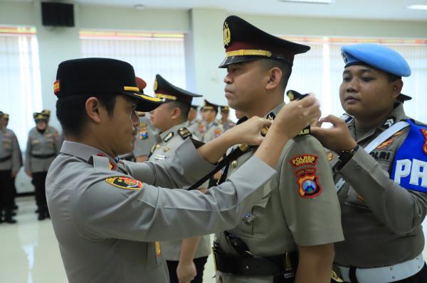 Dengan Semangat Baru, Polres Gresik Gelar Sertijab untuk Tingkatkan Kinerja Institusi