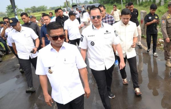 Gubernur Banten Andra Soni Tinjau Pembangunan Frontage Flyover Unyur untuk Atasi Kemacetan