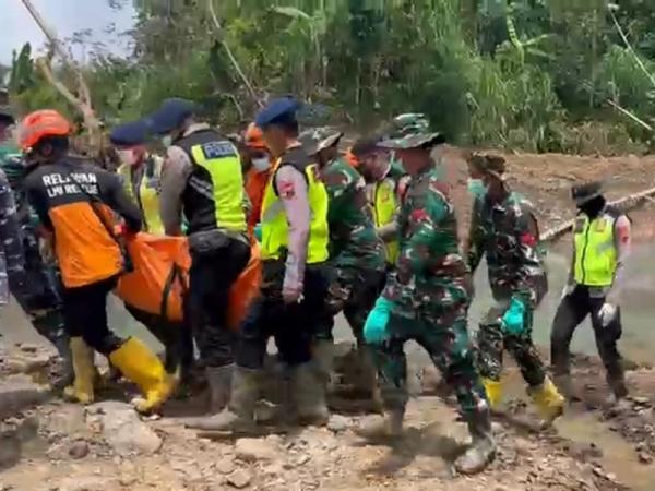 Longsor Banjarnegara, Tim SAR Gabungan Didukung Anjing Pelacak Unit K9 Kembali Temukan 5 Jenazah