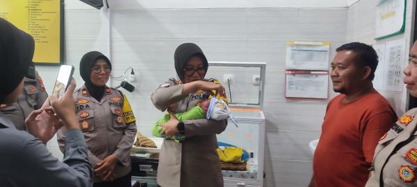 Penemuan Bayi di Karangmalang: Kapolres Sragen Pastikan Kondisi Sehat, Penyelidikan Berjalan
