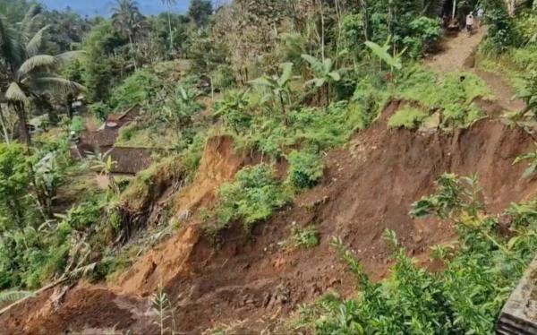 Desa Banaran Pulung Ponorogo Kembali Longsor, Sejumlah Warga Terisolir