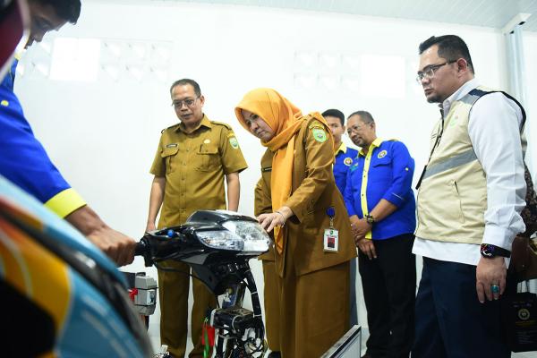 Potret Peresmian Bengkel Motor Listrik SMKN 2 Palembang