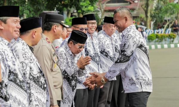 Hari Guru Nasional 2025, Pemerintah Tegaskan Komitmen Tingkatkan Kesejahteraan Guru