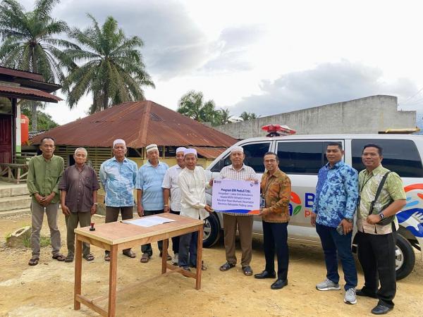BRI Cabang Sibuhuan Serahkan Bantuan TJSL 1 Unit Ambulance untuk MDTA Ictihadul Ummah