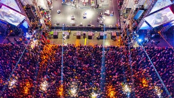 Mahasiswa Unair Temukan Obat Polarisasi Medsos di Alun-alun Jember