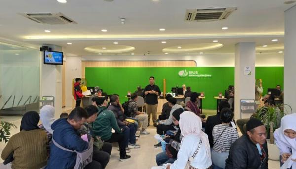Karyawan Back Office Ikut Turun Tangan! Inovasi Ini Bikin Layanan Jaminan Sosial Lebih Cepat