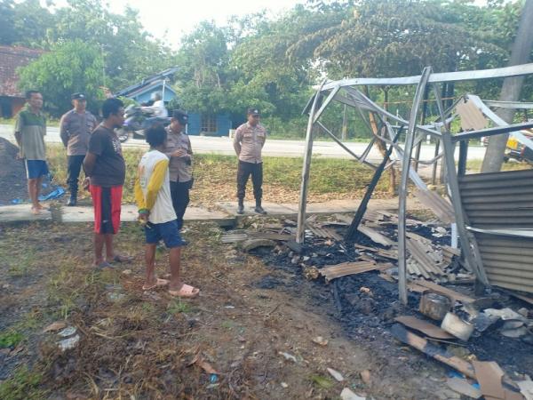 Hanya Tersisa Baja Ringan Melengkung: Warung Kopi Suratmi di Grobogan Jadi Abu dalam Semalam
