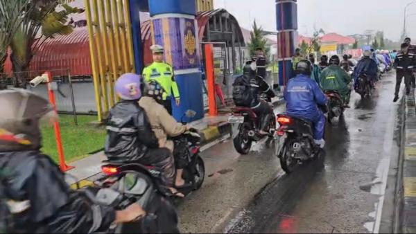 Banjir Parah Medan-Binjai, Polda Sumut Buka Akses Tol untuk Pengendara Motor