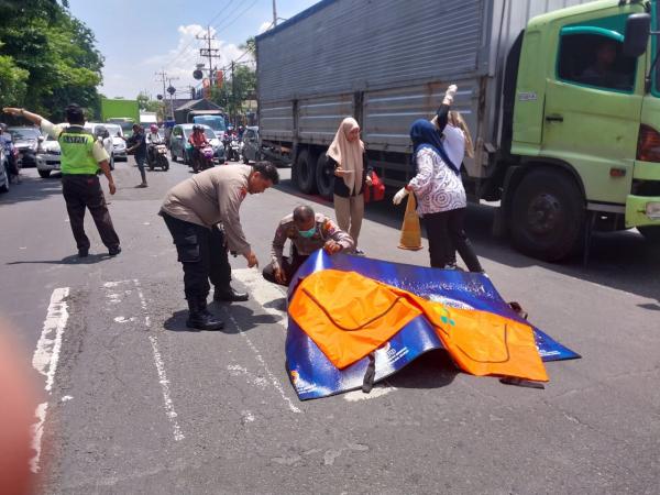 Pelajar Tewas Masuk Kolong Truk di Waru Sidoarjo