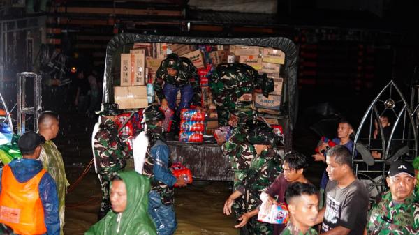 Kasdam I BB Turun Langsung di Tengah Banjir Medan, Pastikan Bantuan dan Kebutuhan Warga Terpenuhi