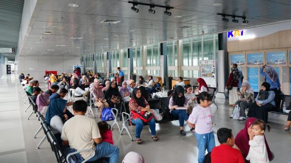 Jalur Amblas Akibat Banjir, 20 Perjalanan KA Srilelawangsa Dibatalkan, Refund 100%