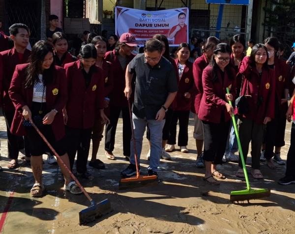 Sekolah Hancur Diterjang Banjir, Mahasiswa Turun Tangan Selamatkan Fasilitas
