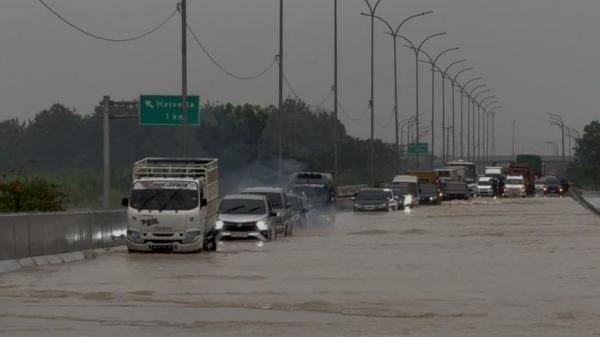 Banjir Rendam Tol Medan-Binjai KM 7-9, MBT Terapkan Contraflow