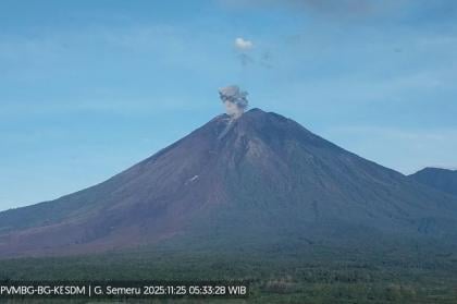 Pemprov Jatim Lakukan Modifikasi Cuaca, Atasi Dampak Erupsi Gunung Semeru