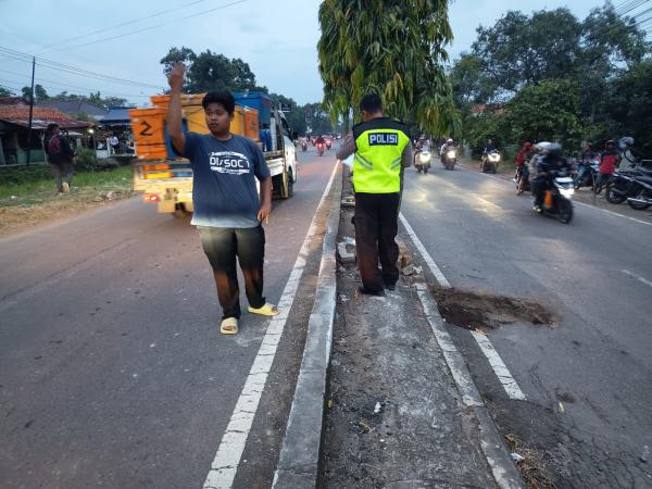 Pengendara Motor Tewas Usai Menabrak Median Jalan di Plumbon Indramayu