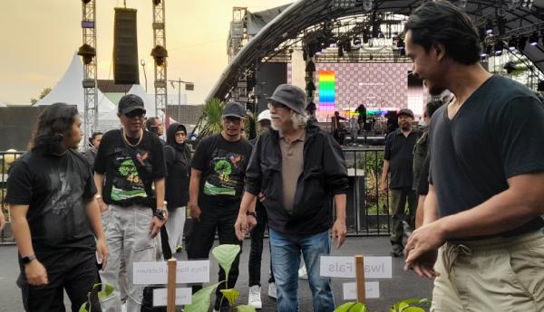 Aksi Menanam Pohon Jadi Ciri Khas Iwan Fals di Tiap Konser, Ini Kegiatan di Sukoharjo