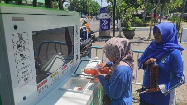 Minyak Jelantah Bisa Ditukar Uang Melalui Mesin Aplikasi Ucollect