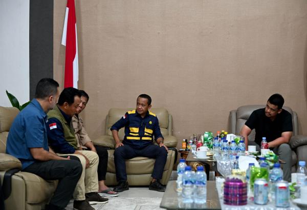 Rapat Darurat di Tapteng, Menteri ESDM Targetkan Listrik Normal Penuh pada Jumat 