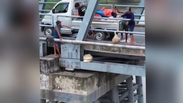 VIRAL Pembuangan Limbah di Sungai Brantas Ploso Jombang, Pelaku Ternyata Pengusaha Bulu Ayam