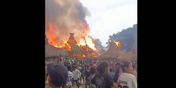 Breaking News: Total 26 Rumah Adat Terbakar, Kampung Yaruwora Luluh Lantak